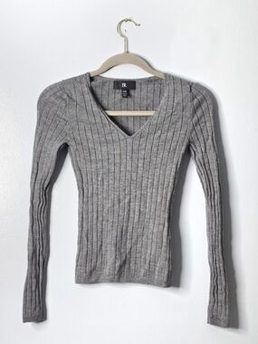 Banana Republic Gray Ribbed V-Neck Sweater